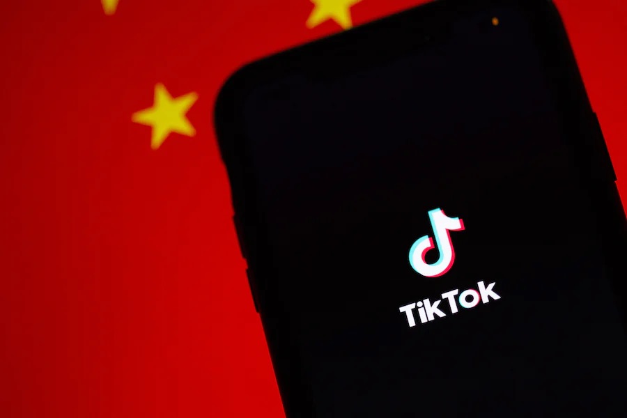 TikTok running on an iPhone. Chinas flag is displayed behind it. Photo: Solen Feyissa (@solenfeyissa)