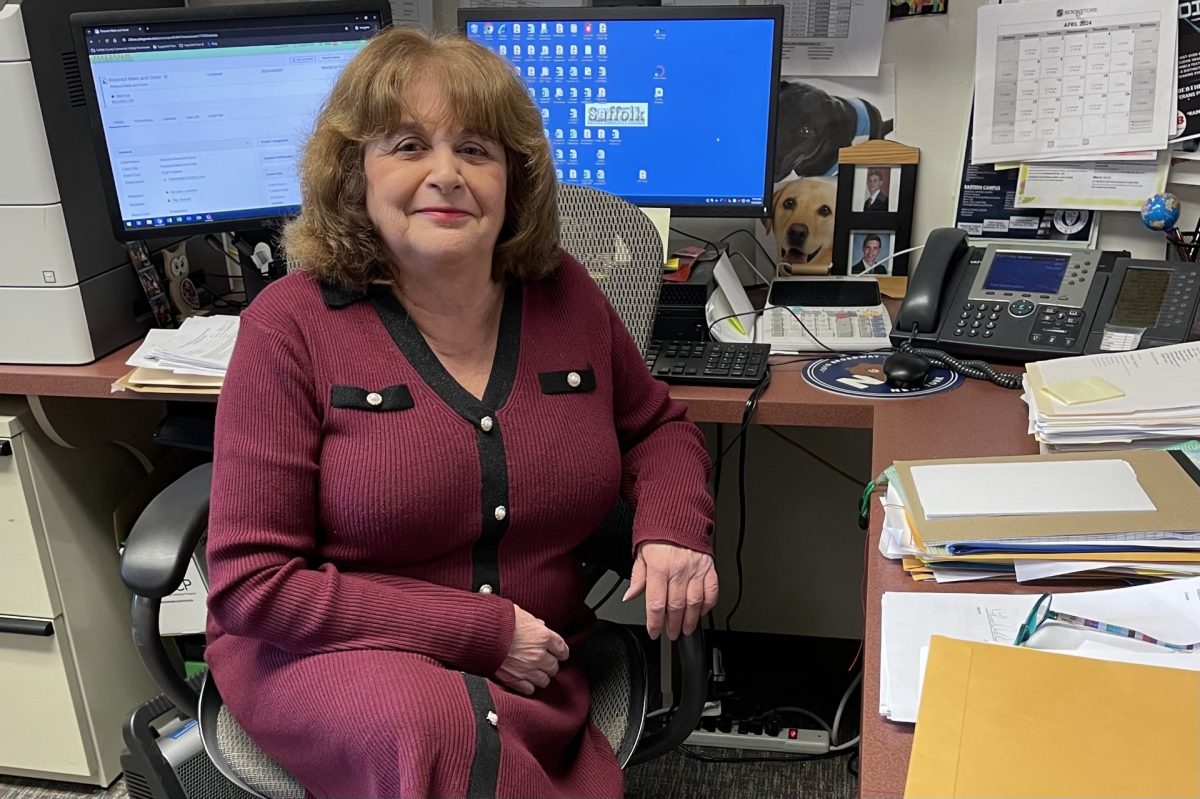 Donna Kunze, Principal Office Assistant, Set to Retire